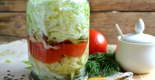 Маринованная капуста с помидорами