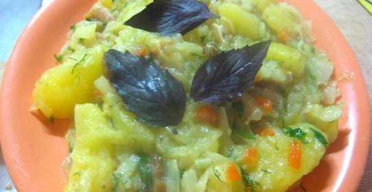 Рагу с копчеными свиными ушками