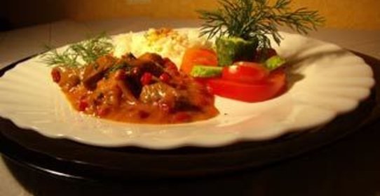 Пирог с сырой свеклой и клюквой