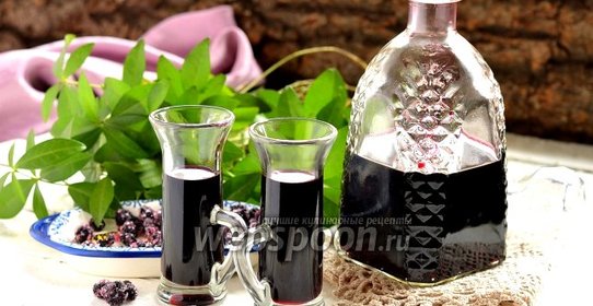 Настойка из чёрноплодной рябины