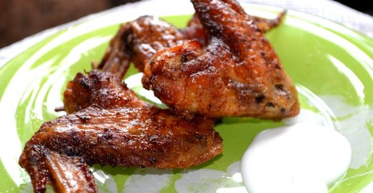 Пикантные запеченые крылья с соусом ранч