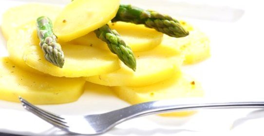 Картофельный салат со спаржей по‑деревенски