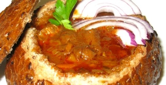 Суп-гуляш в хлебе