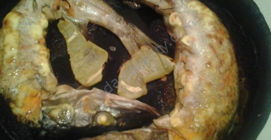 Фаршированная морковью щука
