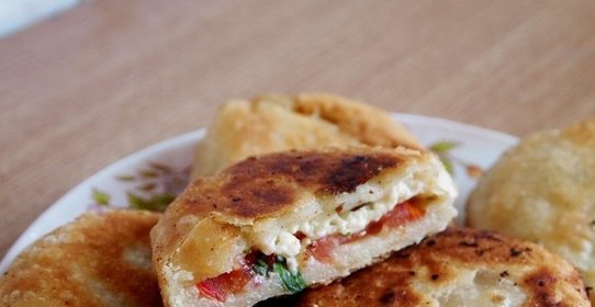 Пирожки с брынзой и зеленью
