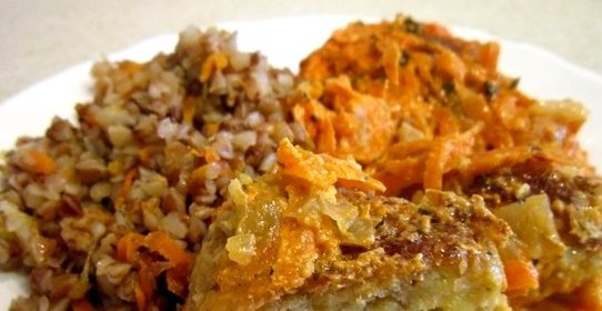 Рыбные котлеты с гречкой