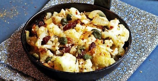 Цветная капуста с изюмом и каперсами