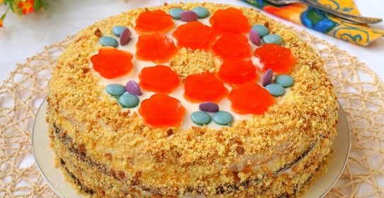 Бисквитный торт с бананами