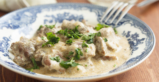 Телятина с йогуртом и травами