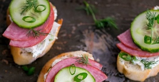 Гренки с колбасой