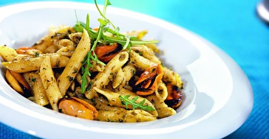 Паста с мидиями и соусом