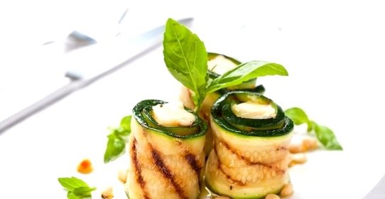 Рулетики из кабачков с творогом