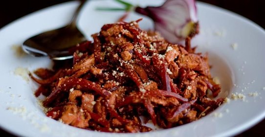 Салат из курицы со свеклой