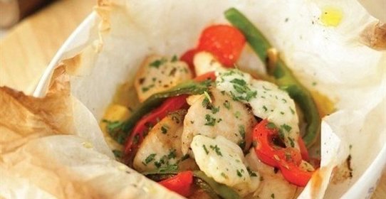 Куриная грудка в конверте, запеченная с овощами и сыром