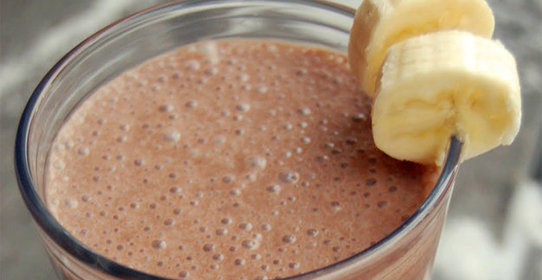 Шоколадно-банановый смузи с миндалем