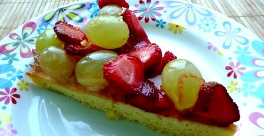 Открытый торт с фруктами