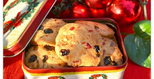 Рождественское печенье с цукатами и орехами