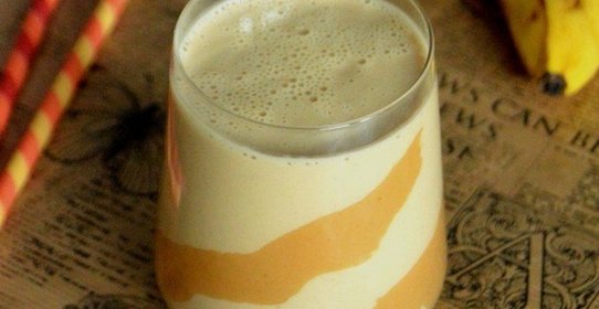 Банановый смузи с арахисовым маслом