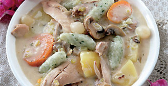 Тушеная курица с галушками