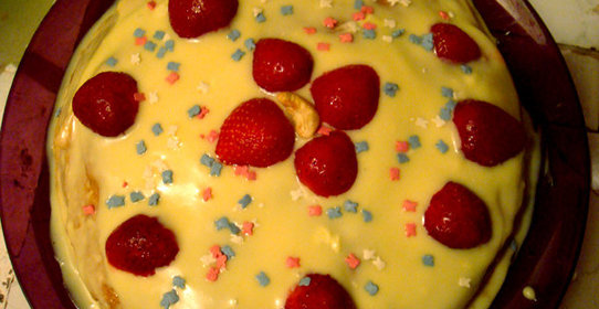 Клубничный блинный торт