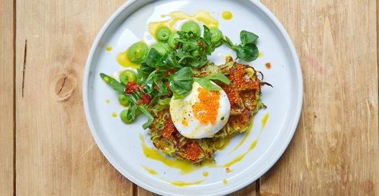 Оладьи с кабачками и красной икрой