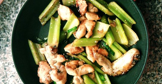 Курица жареная с сельдереем по рецепту Марты Стюарт