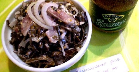 Салат из морской капусты с селедкой