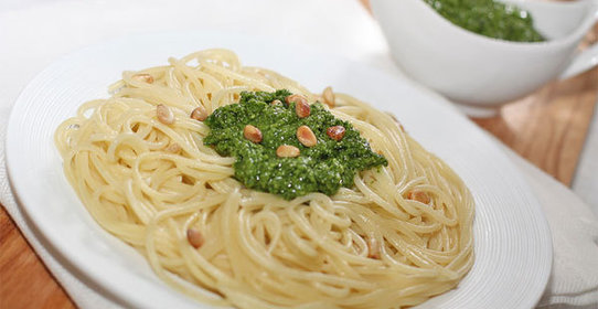 Спагетти с песто из шпината