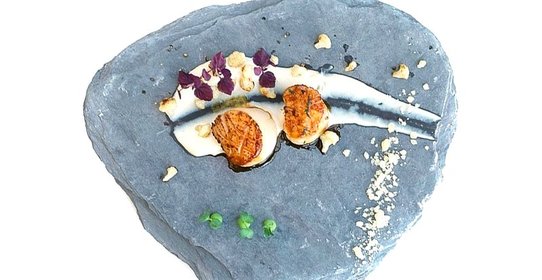 Морские гребешки с пюре из цветной капусты