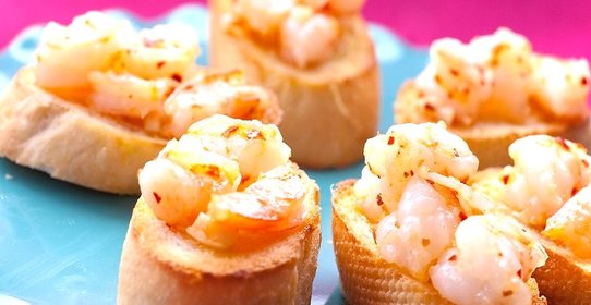 Брускетта с креветками