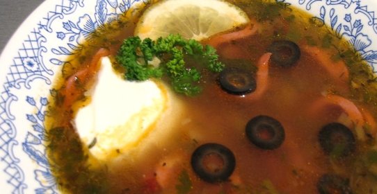 Солянка с сосиской и картошкой