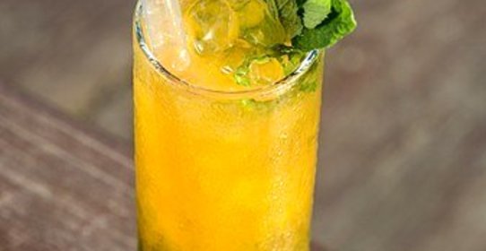 Тропический пунш с темным ромом