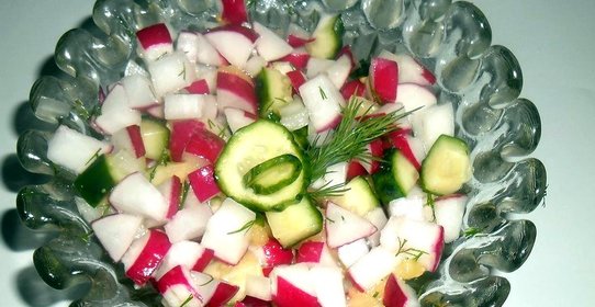 Салат с редисом и ананасом