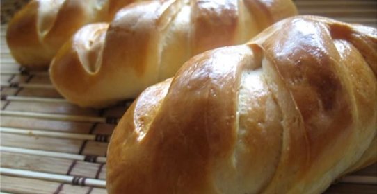 Дрожжевые рогалики с сыром