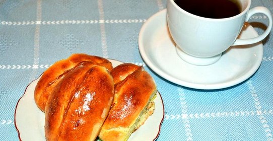 Пирожки с вишневым вареньем