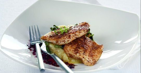 Камбала в винном соусе, с пюре из пастернака