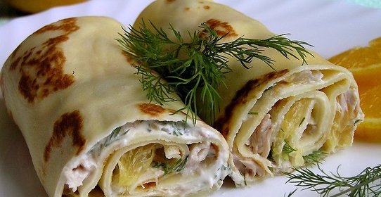 Блинчики с курицей, апельсином и кедровыми орешками
