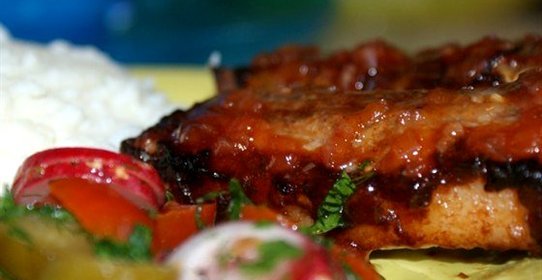 Свиная грудинка на гриле в кисло-сладкой глазури