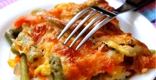 Курица под овощами в духовке