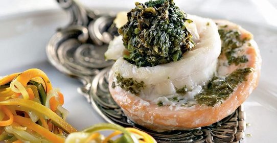 «Розы» из форели и налима с овощными «спагетти»