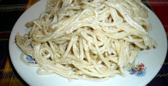 Макароны в сырном соусе на скорую руку