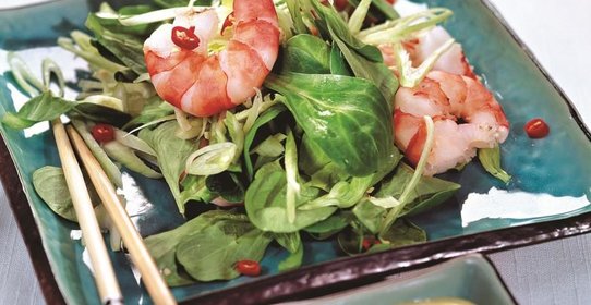 Салат с сельдереем и креветками