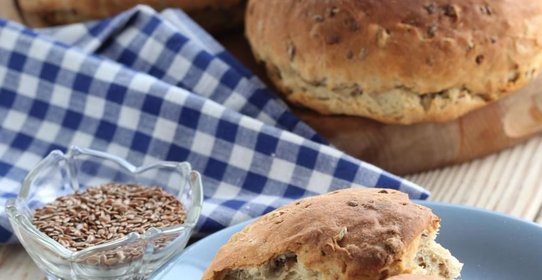 Ржано-пшеничный хлеб с семенами