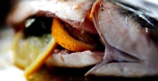 Ароматная дорада с розмарином