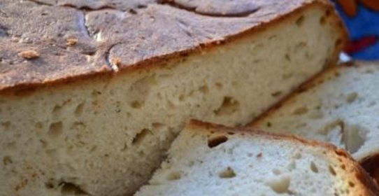 Хлеб с чесноком и зеленью