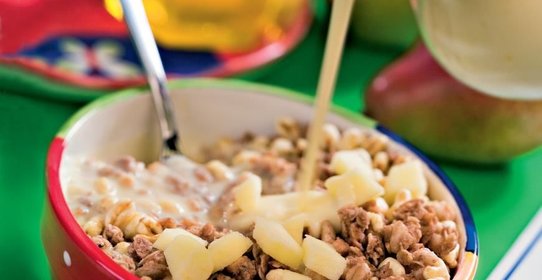 Мюсли с йогуртом и апельсиновым соком