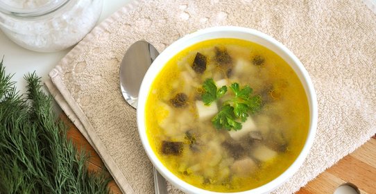 Грибной суп с перловкой и сельдереем