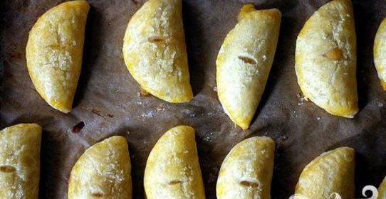 Пирожки с персиками