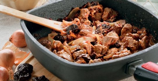 Баранина, тушенная с черносливом