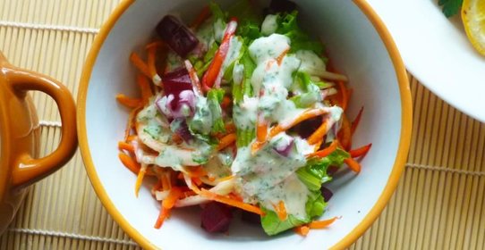 Салат из кабачка, моркови и свеклы с острой заправкой